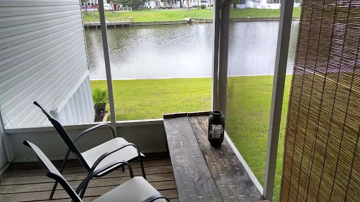 Pirate Cove Mobile Home Park Picture 8