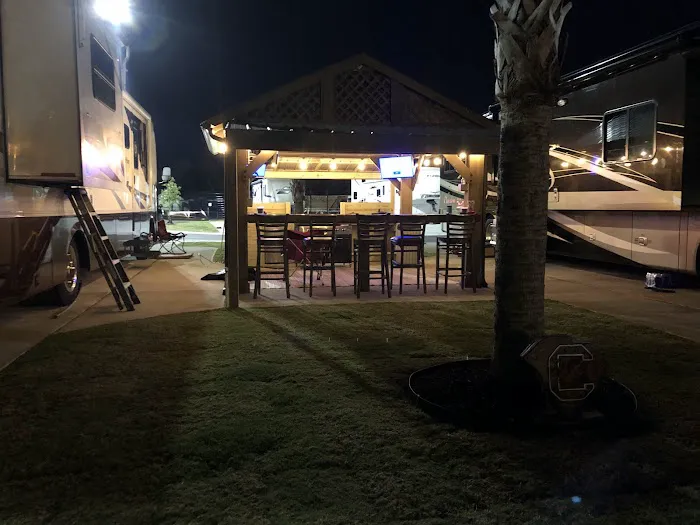 Cruisers Roost RV Park Picture 4