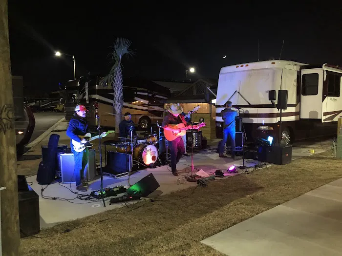 Cruisers Roost RV Park Picture 7