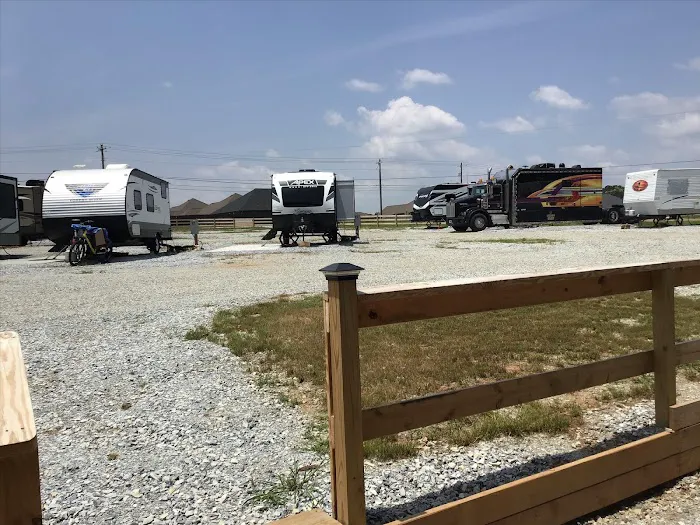 Valley Fort RV Park & Storage Picture 8