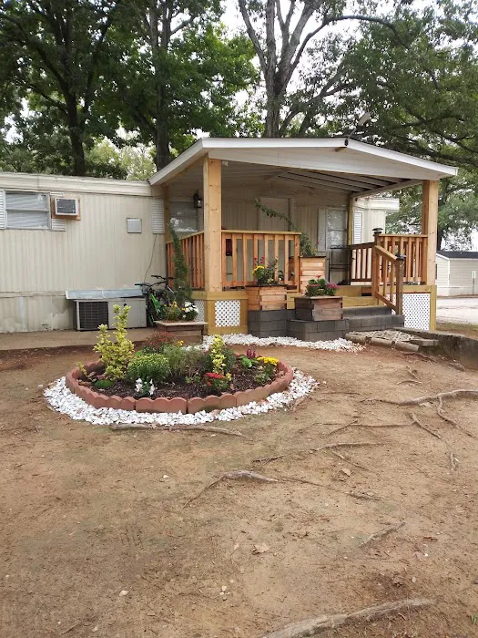 Shady Grove Mobile Home Community Picture 7