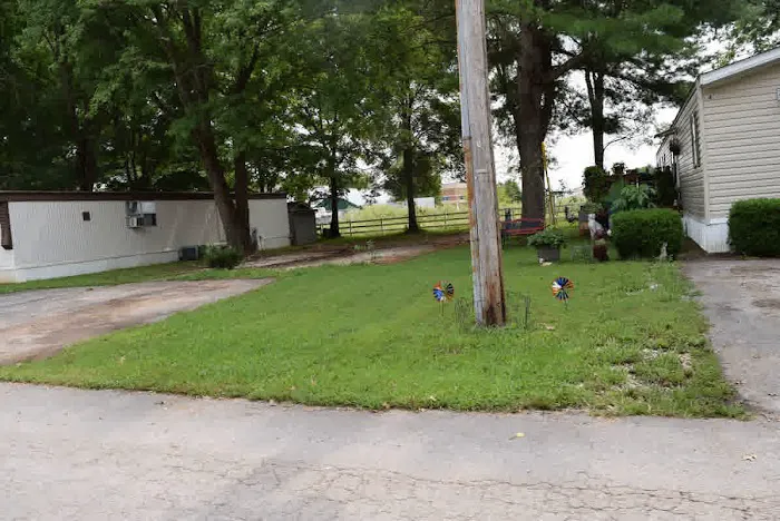 Greenwood Estates Mobile Park Picture 8