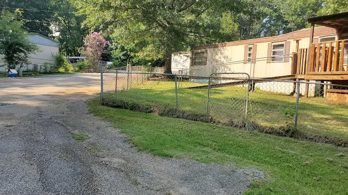 Baker's Trailer & RV Park Picture 5