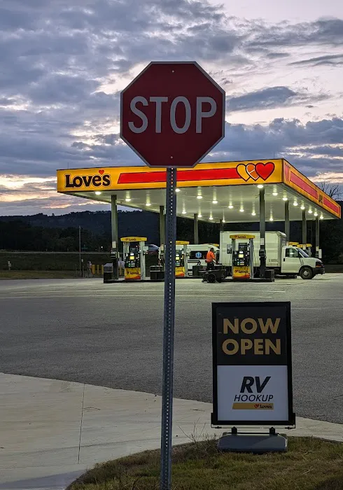 Love's RV Hookup Picture 5