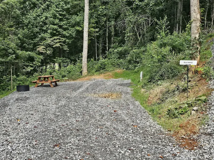 Lincoln Trail Mobile Home Park Picture 3