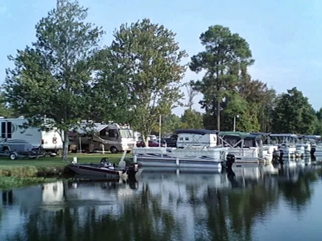 Angel's Landing Campground Restaurant & Marina Picture 3