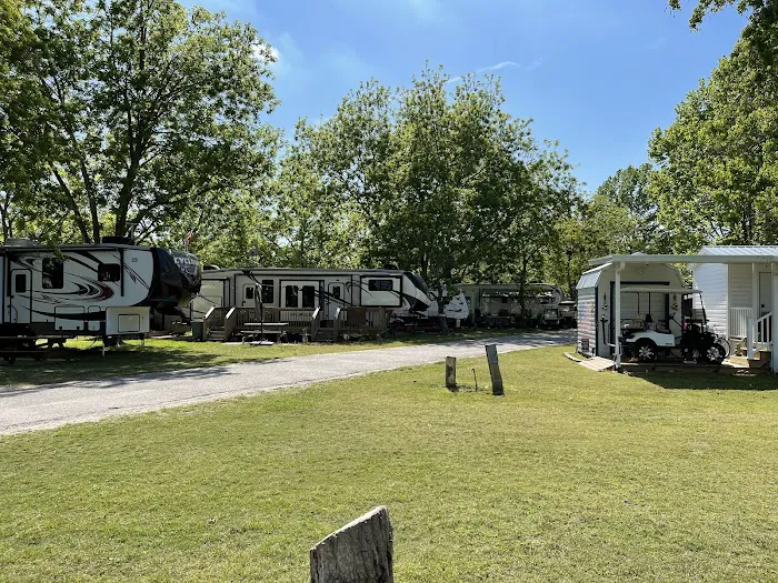 Rocks Pond campground & marina Picture 2