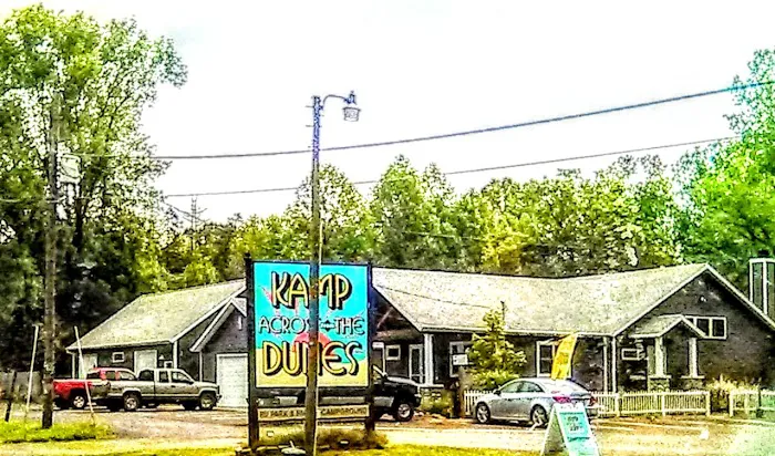 LITTLE TOM'S FISH CAMP Picture 1