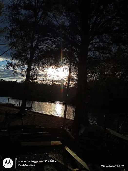LITTLE TOM'S FISH CAMP Picture 3