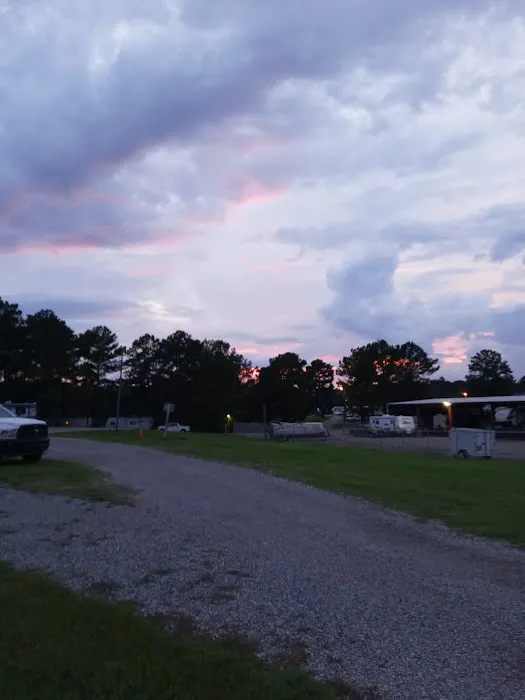 Safe Harbor RV Park Picture 6