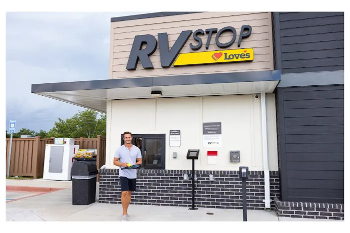 Love's RV Stop Picture 4