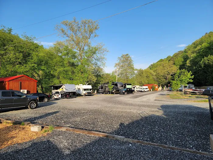 Grumpy Bear Campground & Gem Mine Picture 6