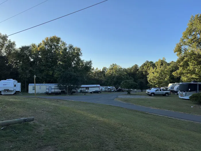 Tut Huts RV Park Picture 5