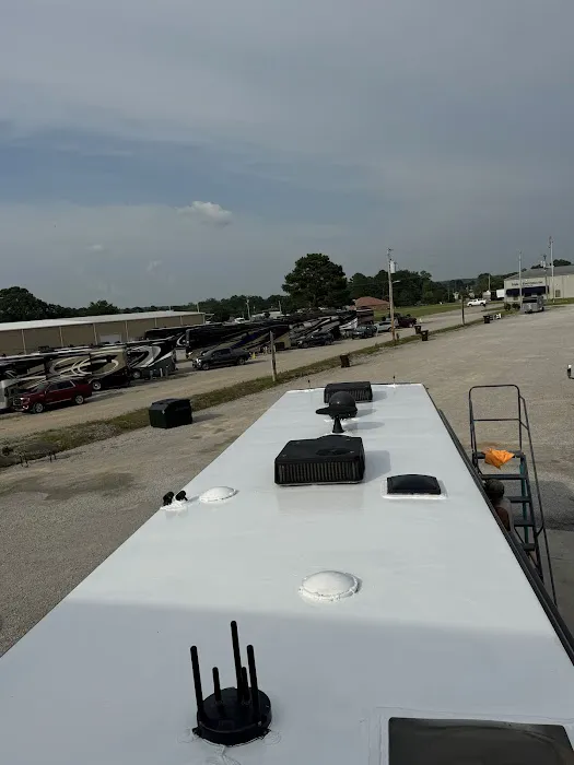 Sabrina’s Rv detailing and Convenient campground Picture 1