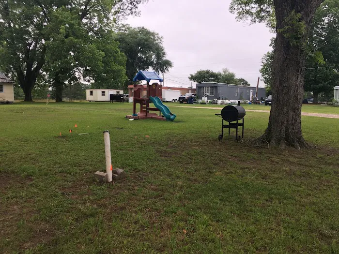 Country Club - Mobile Home & RV Park Picture 7