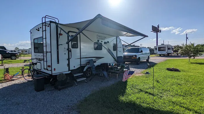 Montgomery South RV Park & Cabins Picture 1