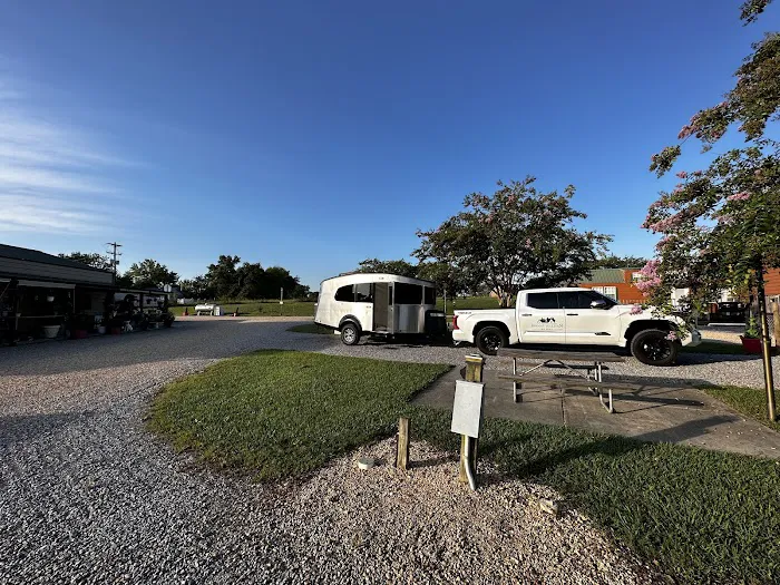 Montgomery South RV Park & Cabins Picture 7