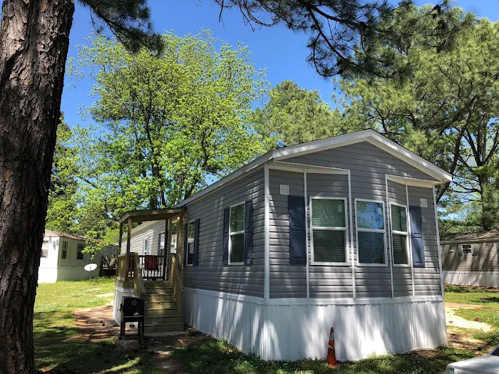Wood Village Mobile Home Park Picture 2