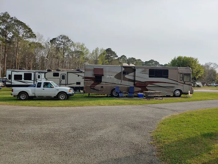 Parkwood Rv Park & Cottages Picture 2