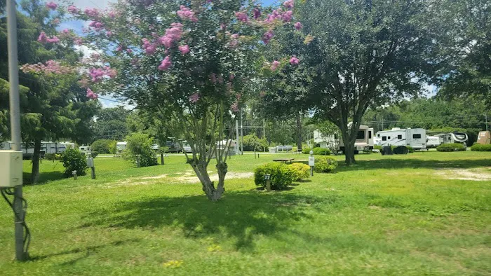 Parkwood Rv Park & Cottages Picture 5