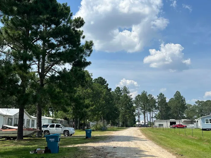 Oakridge Mobile Home Park Picture 6