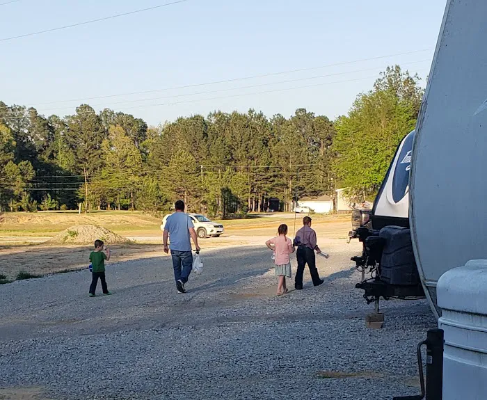 Lakelife RV Park Picture 5
