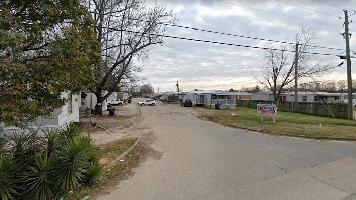 Airport Mobile Home Park Picture 2