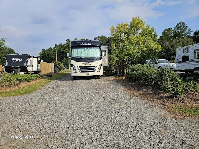 Cain's Creekside RV Park Picture 9