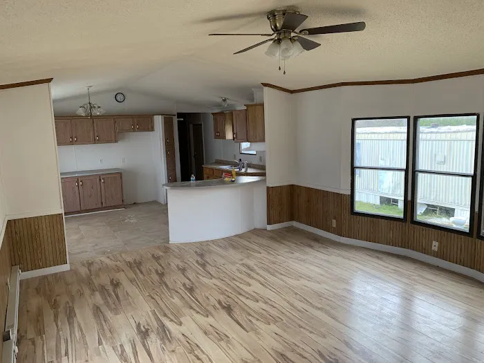 Bolivar Oaks Mobile Home Park Picture 6