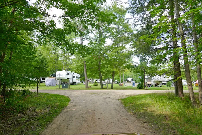 Warblers Cove Campground & RV Resorts Picture 2