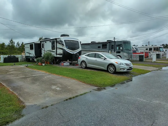 Happy Acres / Happy Campers / Happy Inn & Suites Picture 6