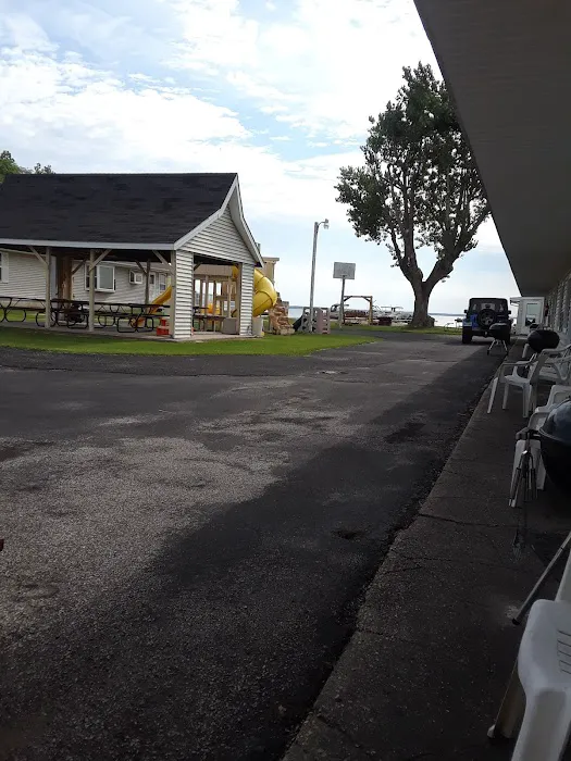 Poplars Resort & Campground Picture 3