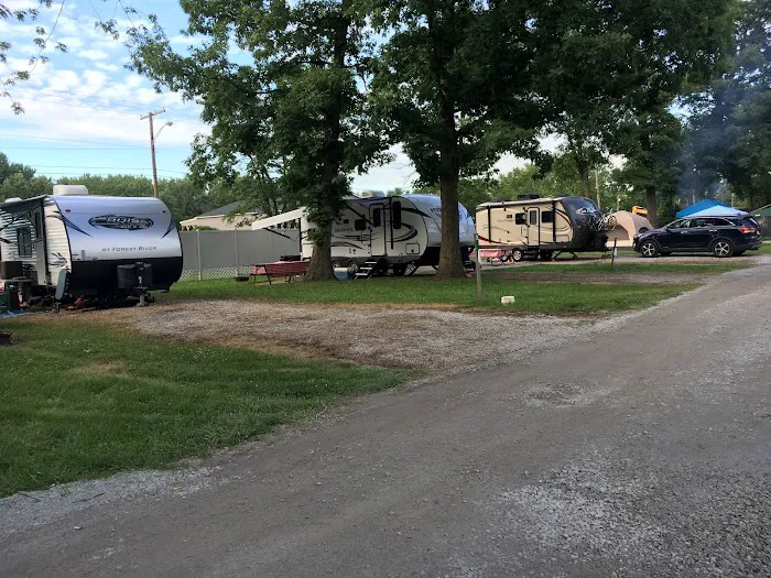 Lakeshore Camp Resort Picture 8