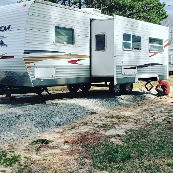 Pine Grove Mobile Home Park Picture 6