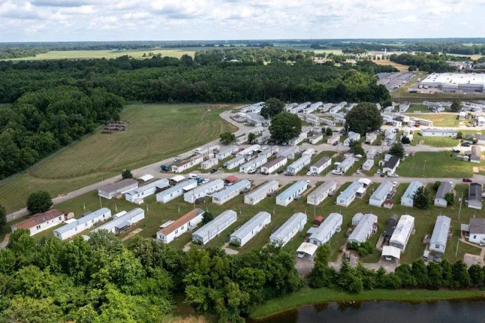 Flag City Mobile Home Community Picture 2