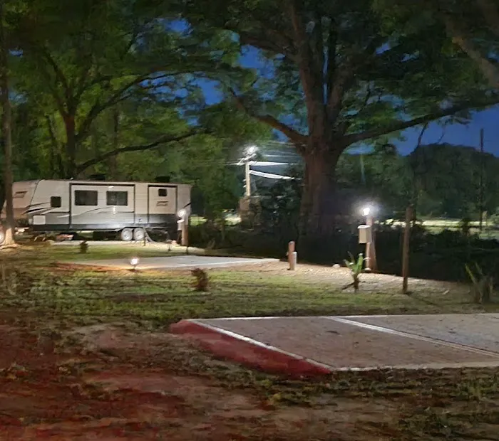 LAZY OAKS RV PARK Picture 2