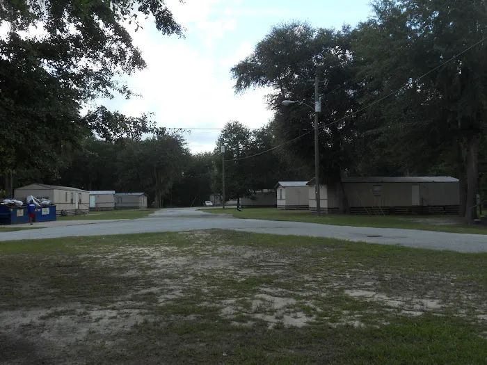 Oakridge Mobile Home Park Picture 5