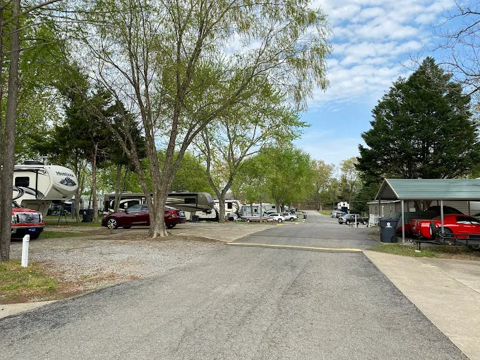 Tiny Town RV Park Picture 9