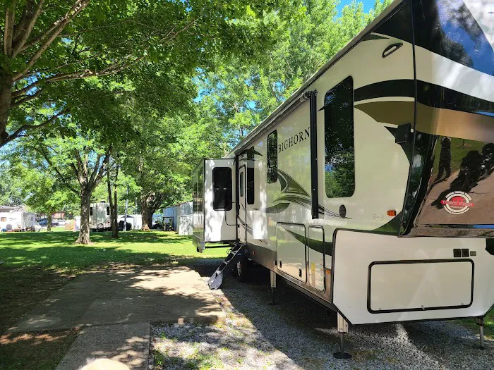 Tiny Town RV Park Picture 10