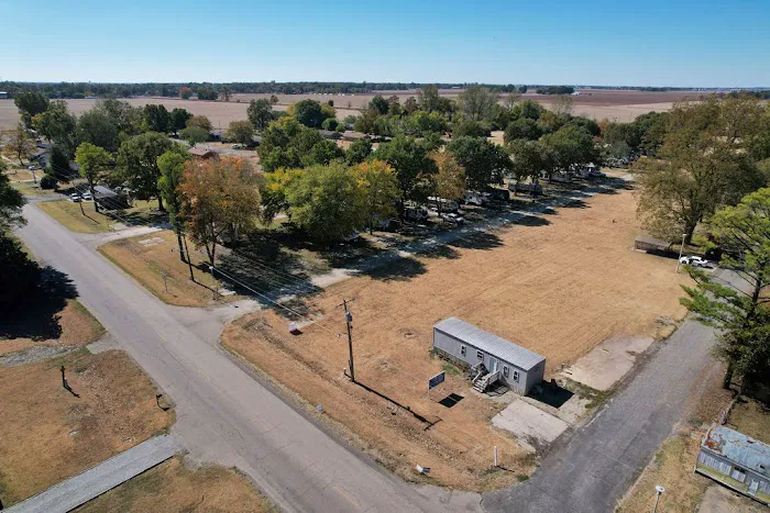 River Oak RV & Mobile Home Park Picture 7