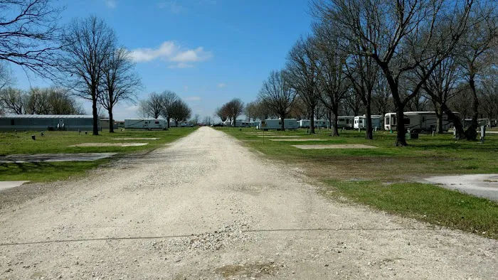 River Oak RV & Mobile Home Park Picture 3