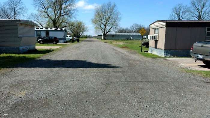 River Oak RV & Mobile Home Park Picture 9