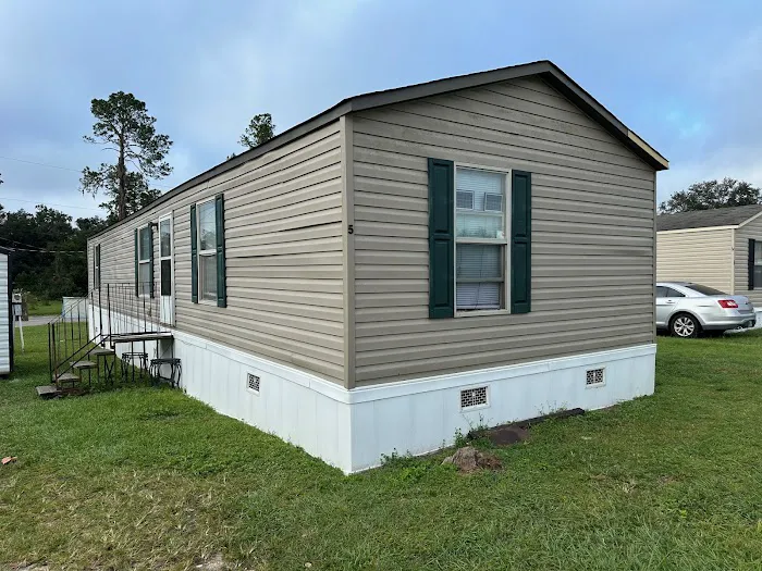 Live Oak Pines Mobile Home Park Picture 1
