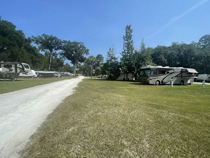 Futter's 4 Oaks RV Park Picture 4