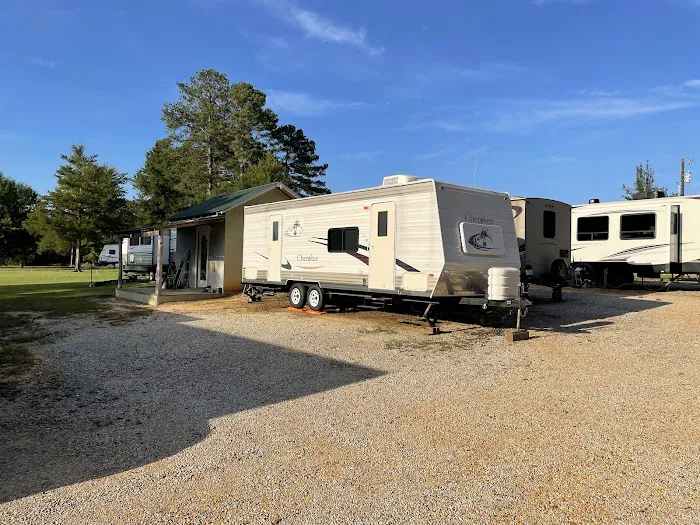 Country Dogs RV Park Picture 3
