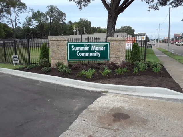 Memphis RV Park Summer Manor Picture 7