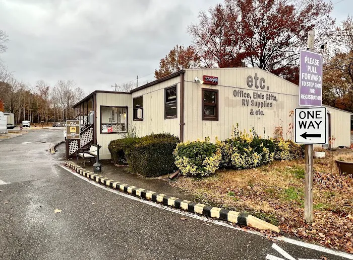 Graceland RV Park & Campground Picture 6