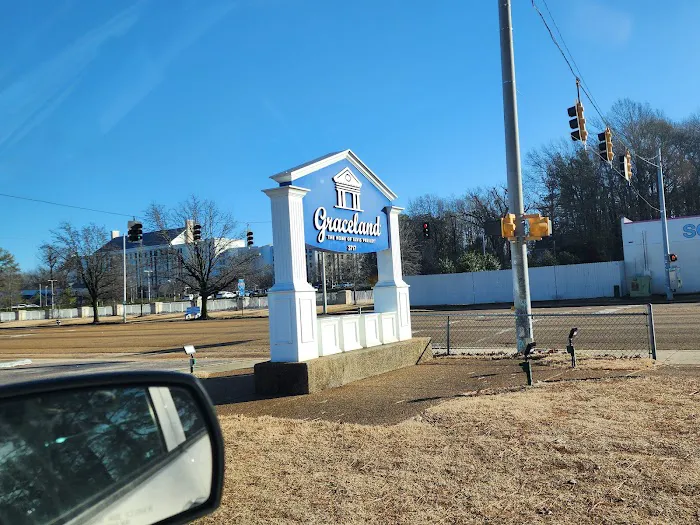 Graceland RV Park & Campground Picture 4