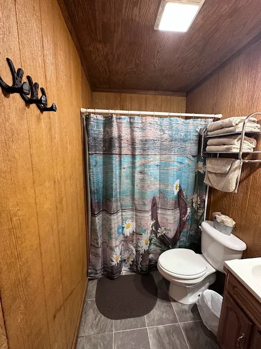 Mammoth Cave BaseCamp - Cabins & Glampground Picture 3