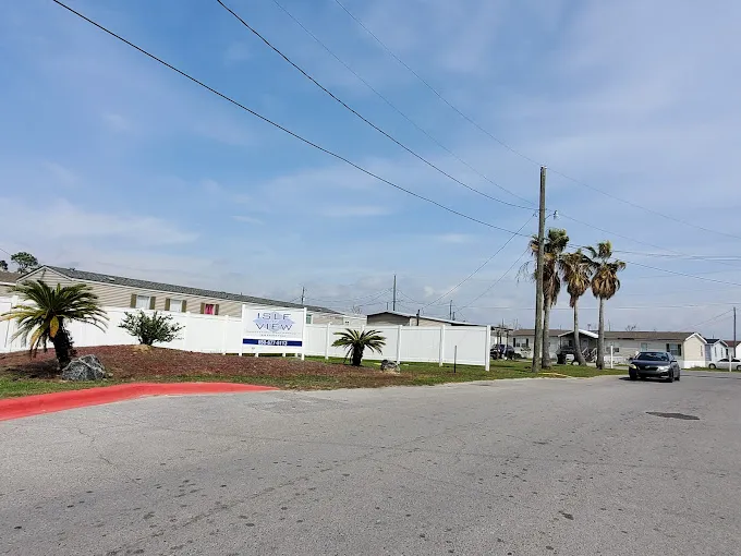 Isle of View Mobile Home Community Picture 6